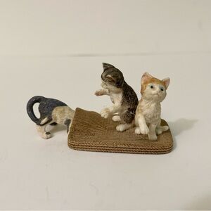 Retired Schleich 2010 Kittens Playing on Rug Figurine